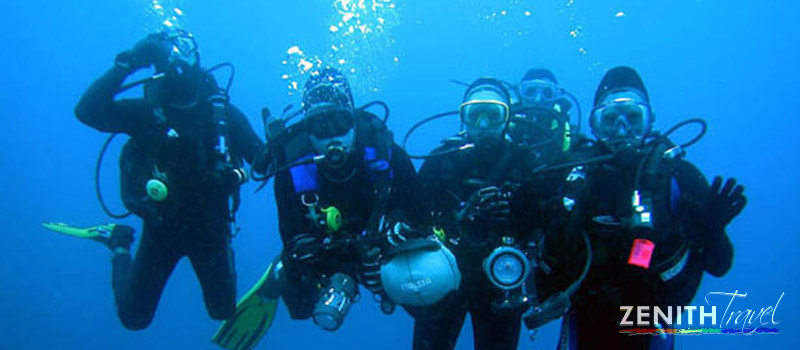 galapagos-dives-diver-group-photo.jpg